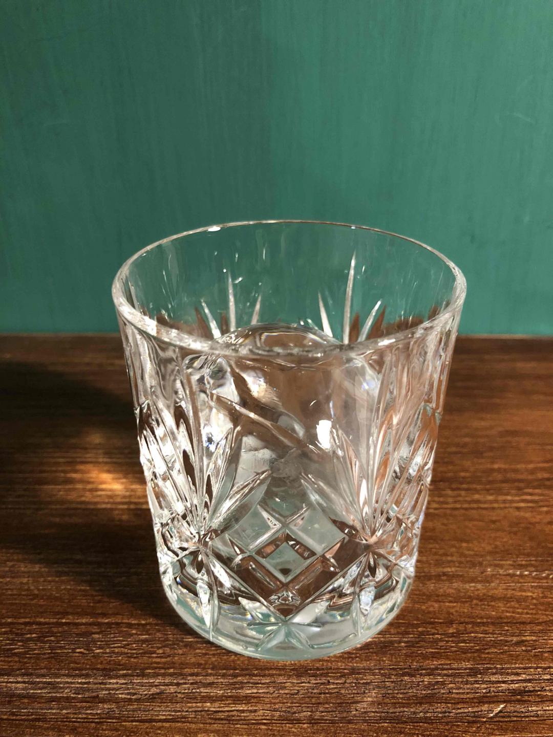 庆祝名字后面多了个cws<img src='https://sdata.whiskyworm.com/xcxpics/emoji_21.png' class='emoji' />，偷偷喝点，果然冰球要冰48小时才能全透明