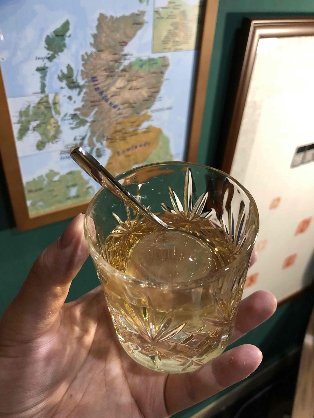 庆祝名字后面多了个cws<img src='https://sdata.whiskyworm.com/xcxpics/emoji_21.png' class='emoji' />，偷偷喝点，果然冰球要冰48小时才能全透明