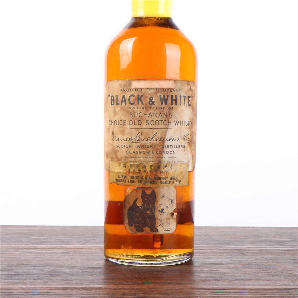 黑白狗，有人说是五十年代的，有人说是六十年代的，请各位大咖赐教<img src='https://sdata.whiskyworm.com/xcxpics/emoji_84.png' class='emoji' />