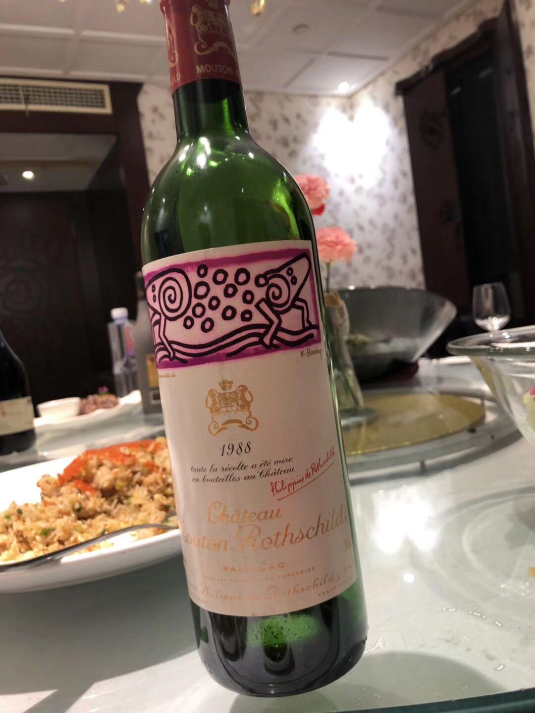 做鲍鱼辛苦了，奖励自己一瓶同年的酒。