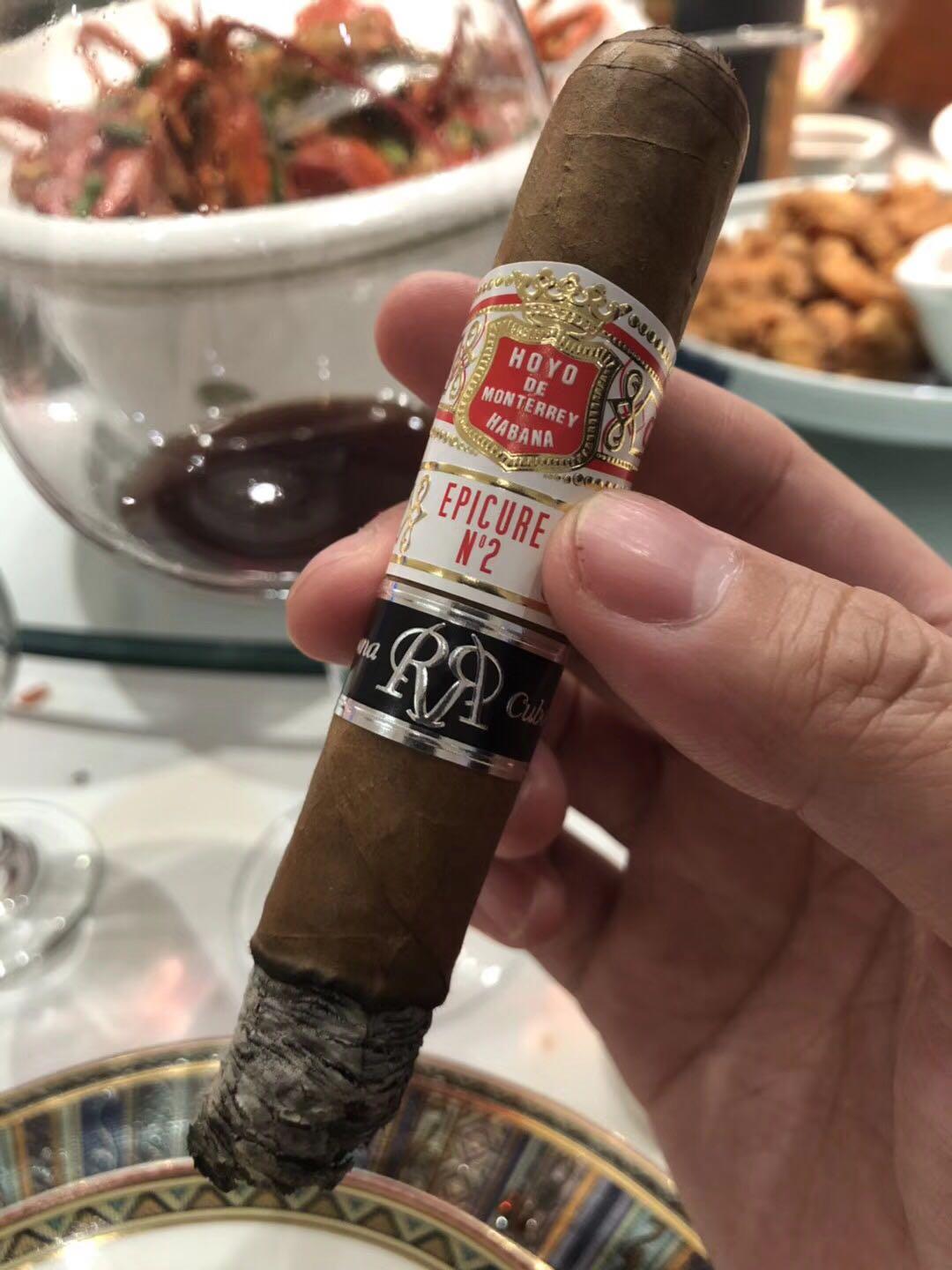 做鲍鱼辛苦了，奖励自己一瓶同年的酒。