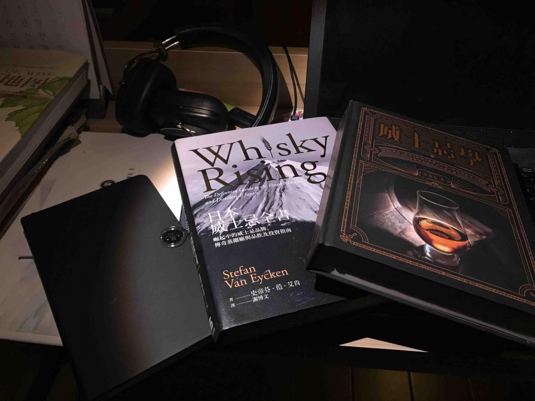 最近看的书，比我读大学看得还要多<img src='https://sdata.whiskyworm.com/xcxpics/emoji_1.png' class='emoji' />