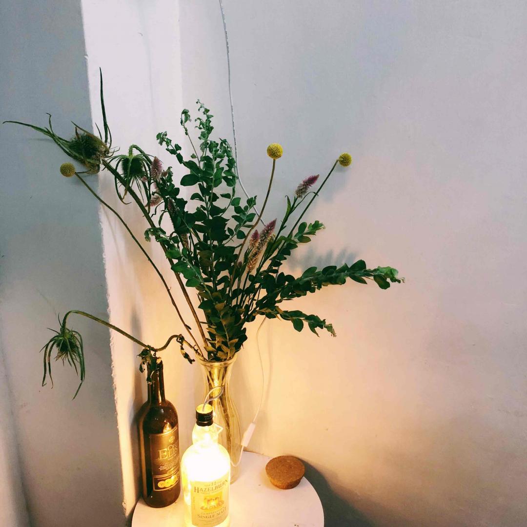 这种胖肚子酒瓶比较适合做灯罩