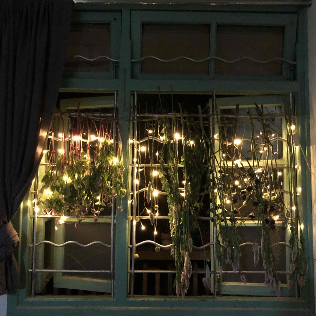 这种胖肚子酒瓶比较适合做灯罩