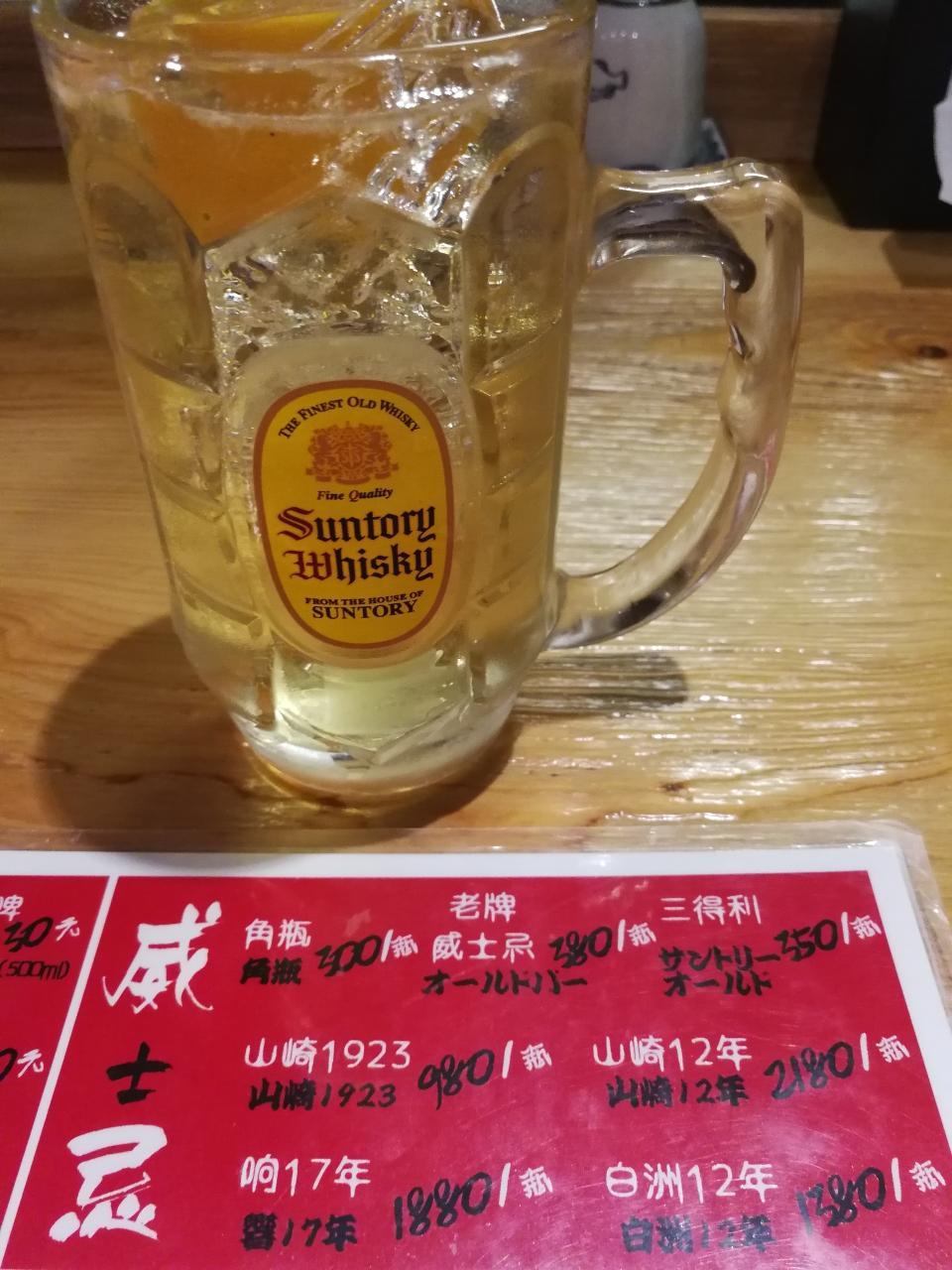 原厂杯子的角瓶highball，仪式感对于装逼还是非常重要的( ˘•ω•˘ )