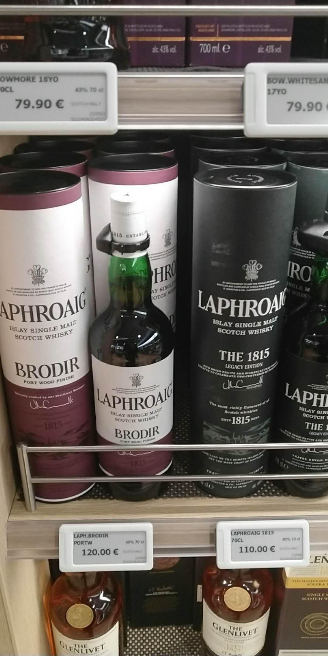 刚才看DYW99兄发帖，我也来一波，芬兰机场毛没有！