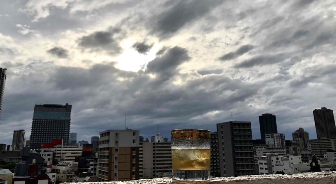 每天这个点在阳台上喝杯酒已经成为我的习惯了