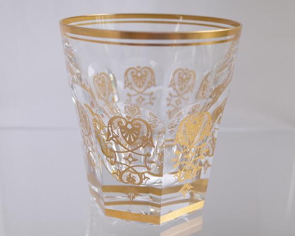 颜值上比48切差点，手感比哈酷差点，而且这广告杯还挺贵。。