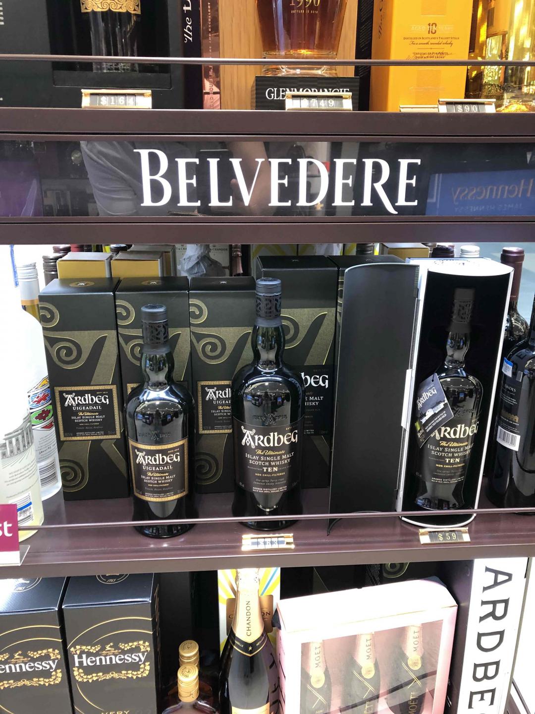 韓國機場買了瓶阿貝 也不知道價格美不美 反正營業員小姐姐美的<img src='https://sdata.whiskyworm.com/xcxpics/emoji_21.png' class='emoji' />