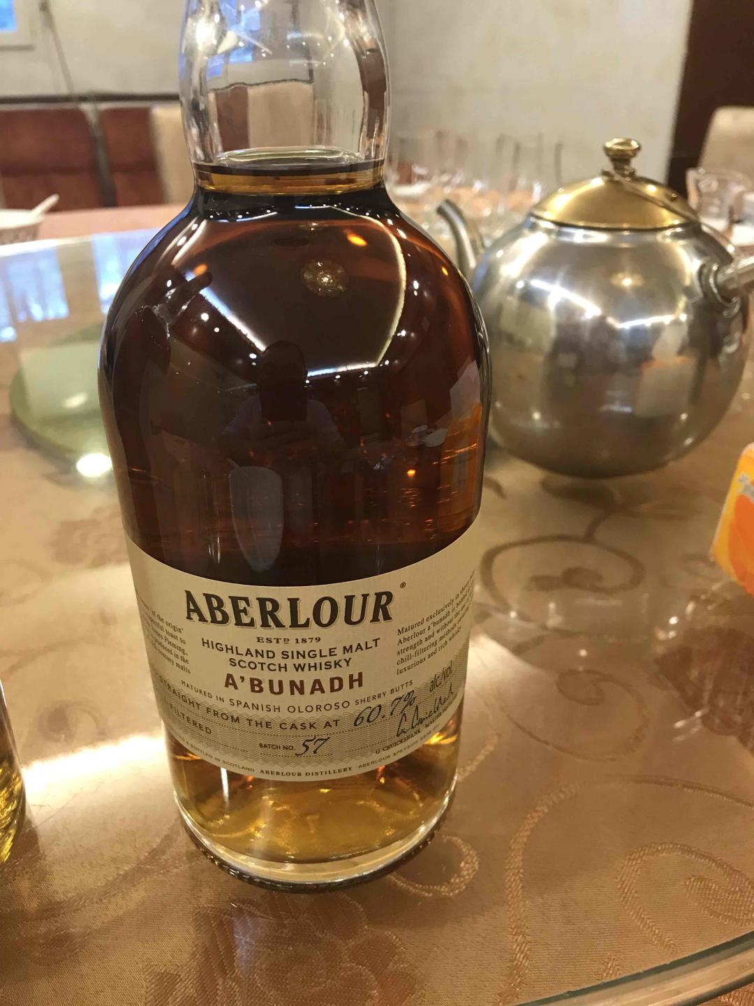 酒桌上敢举杯的女孩儿就不要惹了