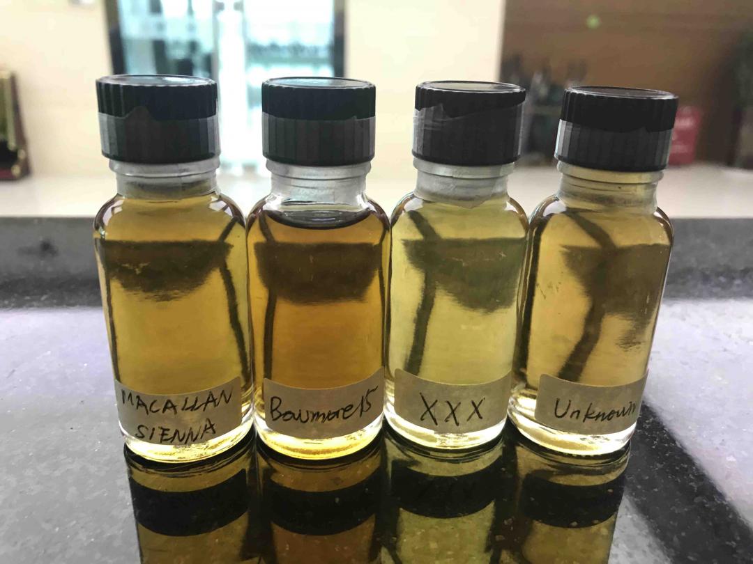 卢爷，右边两瓶是啥？