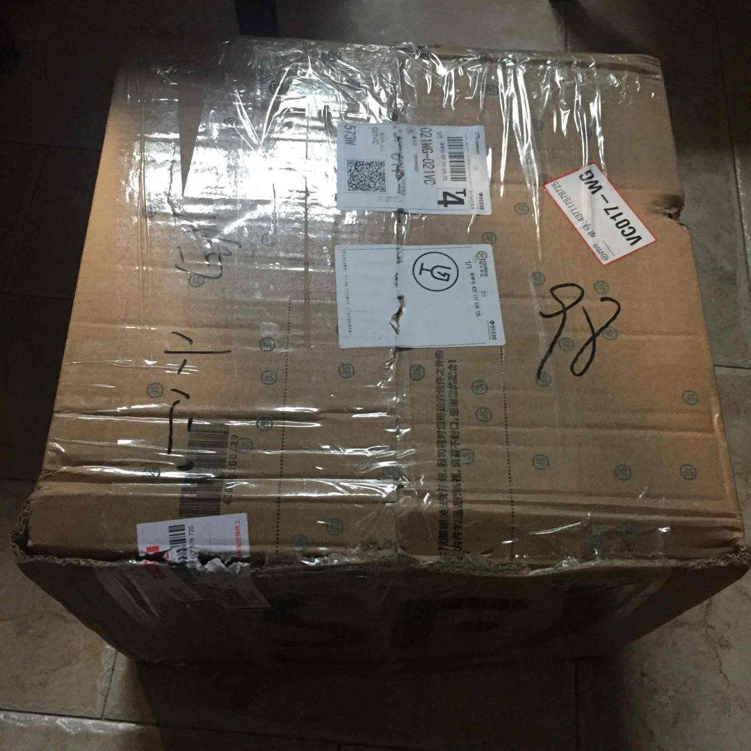 周六一大早，又有快递拆<img src='https://sdata.whiskyworm.com/xcxpics/emoji_14.png' class='emoji' />