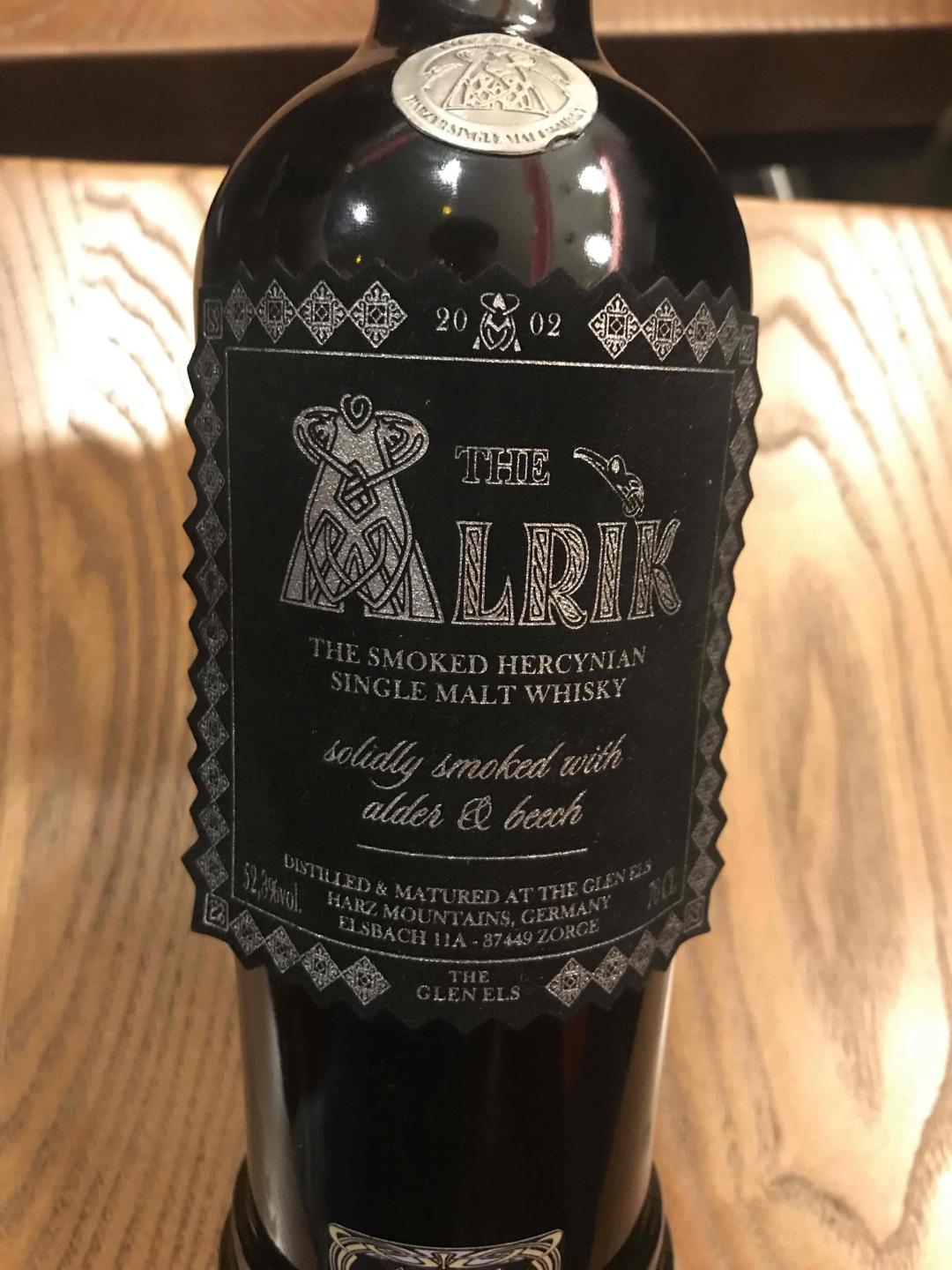 今晚最后一组桶强，第一支ALRIK，德国泥煤，第一次见，它5年泥煤雪莉原酒PK23年雪莉原酒，不输