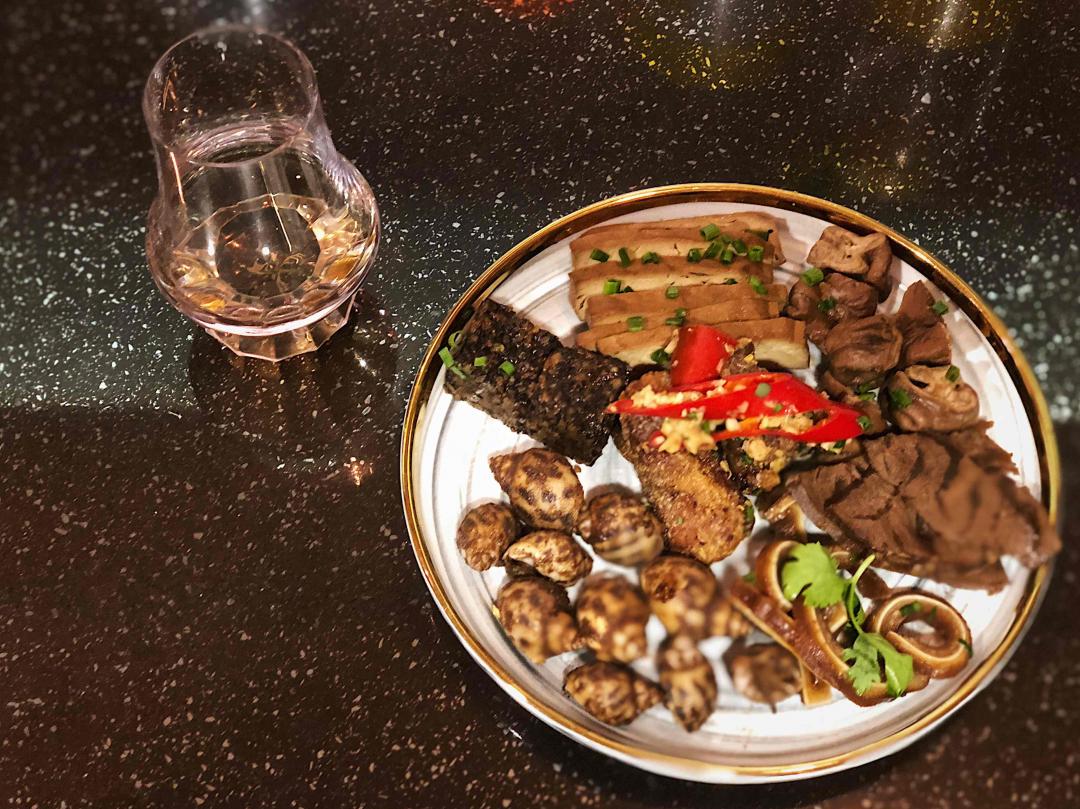 英格兰棒棒哒，吃个卤味拼盘看老毛子和格子军火拼～