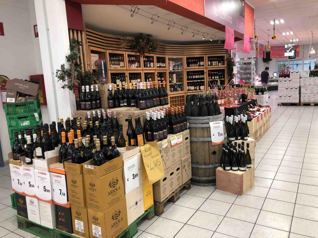 意大利小超市的威士忌