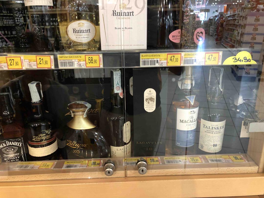 意大利小超市的威士忌