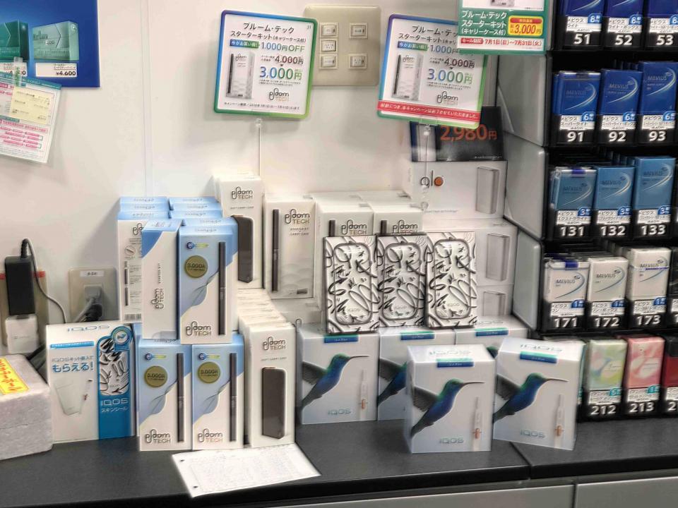 iqos倒是便宜，吸烟设备退税后440元左右，万宝路退税230多。但是货少。今天去买，店里的人说，基本都是被中国人买了回去高价卖。