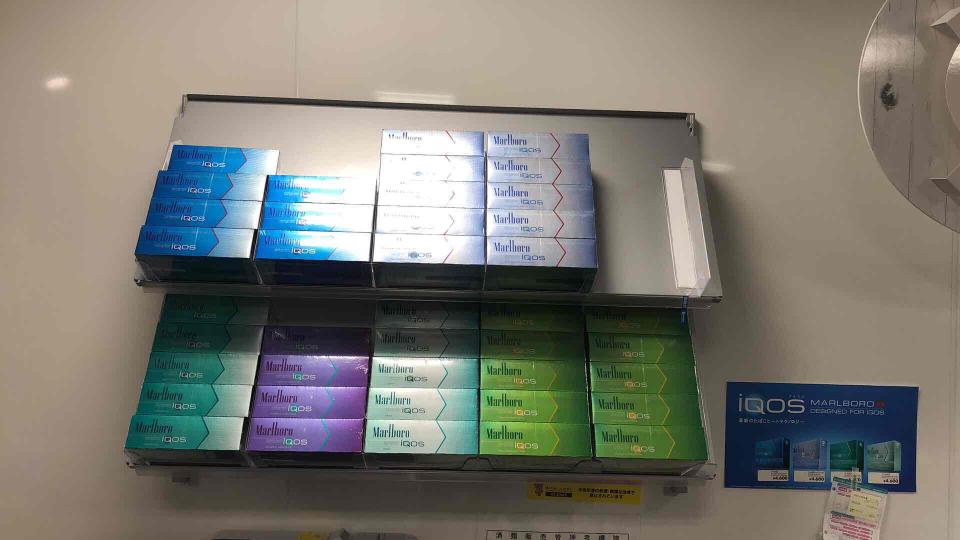 iqos倒是便宜，吸烟设备退税后440元左右，万宝路退税230多。但是货少。今天去买，店里的人说，基本都是被中国人买了回去高价卖。