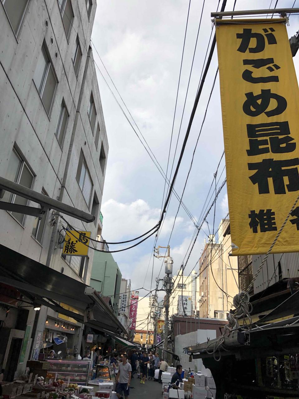 一早去筑地市场，很繁华