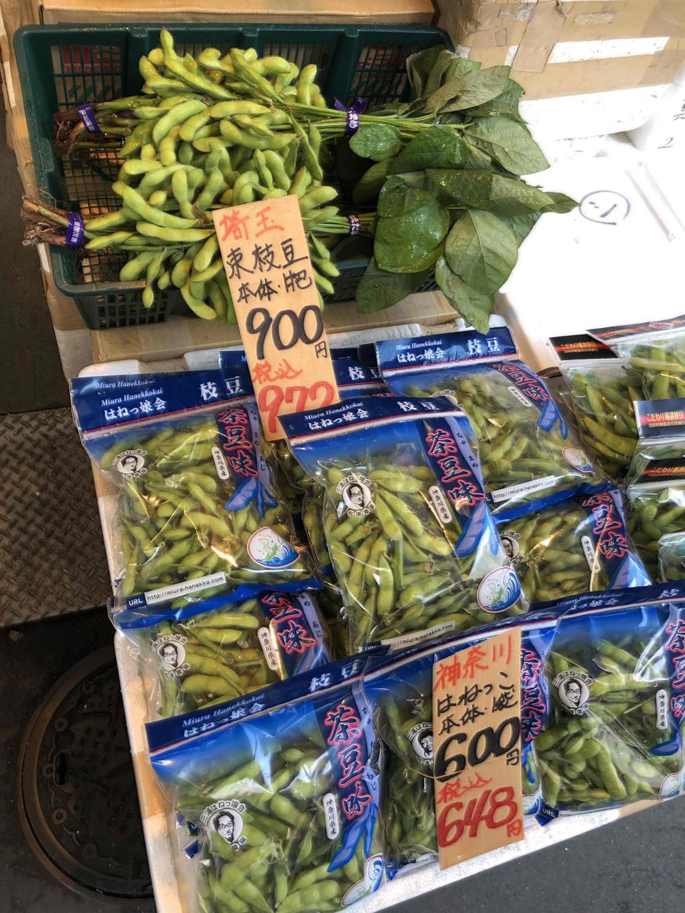 一早去筑地市场，很繁华