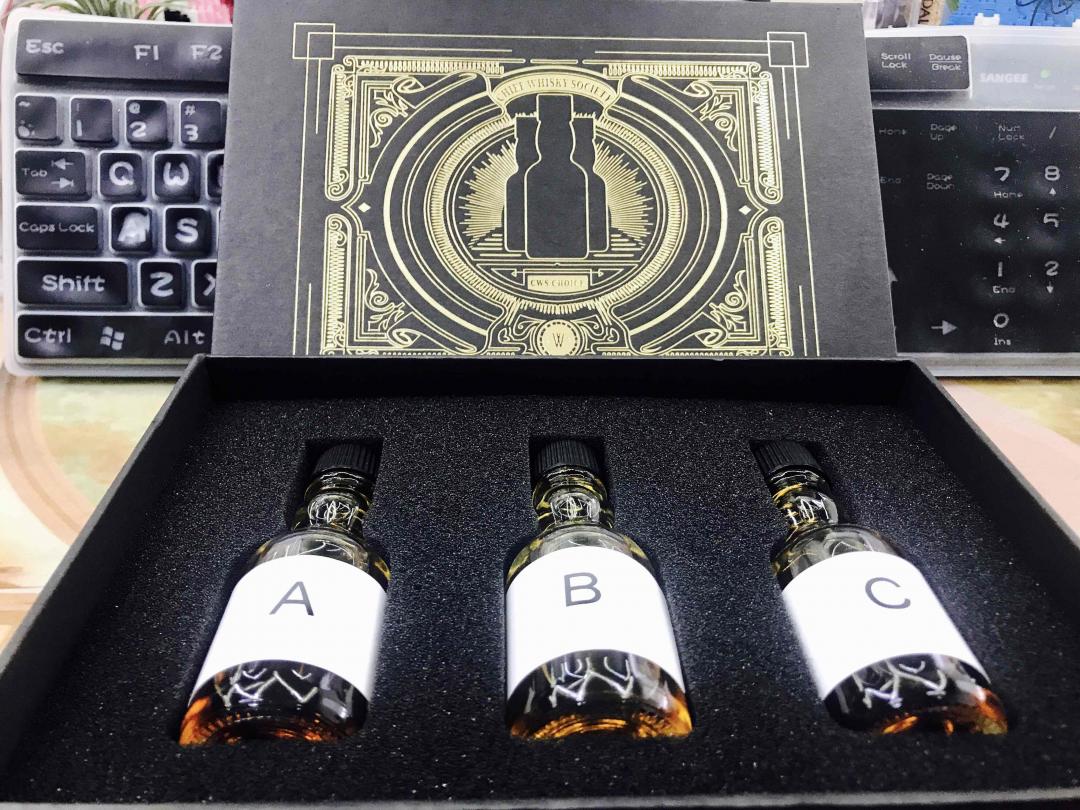 款【A】的酒体很顺滑，辛香料味很明显；款【B】有一丝烟熏味，黑色浆果、烤面包、坚果味层次很多，尾端有可可味带出，很有意思；款【C】：酒精度相对比较低一点点，有很丰富花香气味。个人还是比较喜欢款【B】，适合平时随时喝～…!