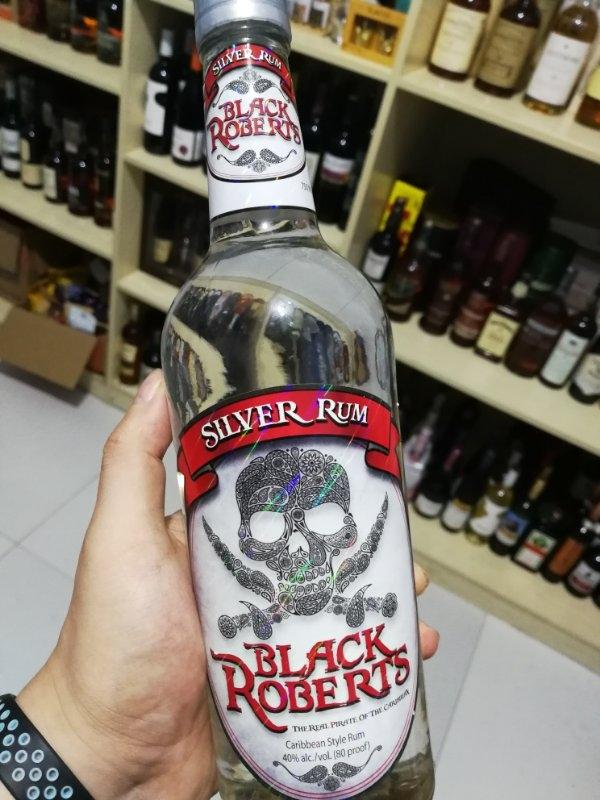 不认识的给你瓶着你敢喝吗？