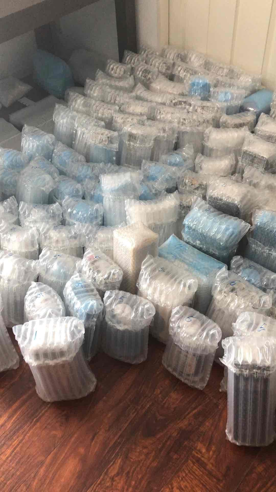 上飛機了 中國人民歡迎你們<img src='https://sdata.whiskyworm.com/xcxpics/emoji_21.png' class='emoji' />