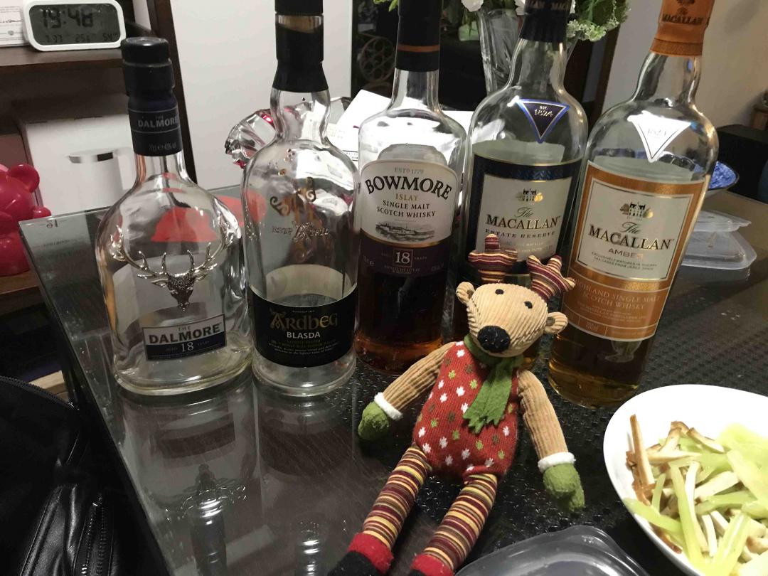 和兄弟小酌<img src='https://sdata.whiskyworm.com/xcxpics/emoji_80.png' class='emoji' />