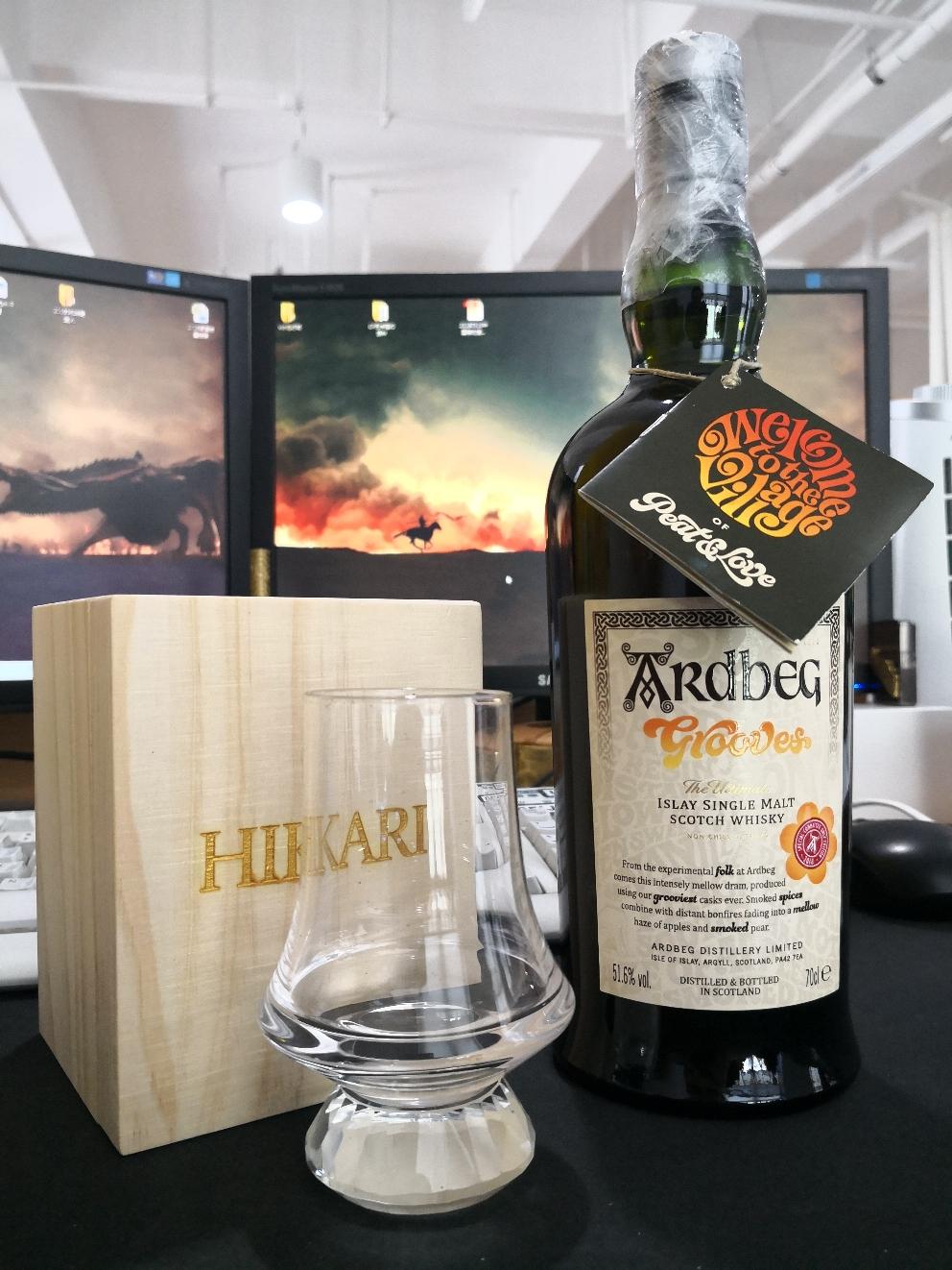 今天还到了期待已久的ardbeg会员版和布纳哈本25