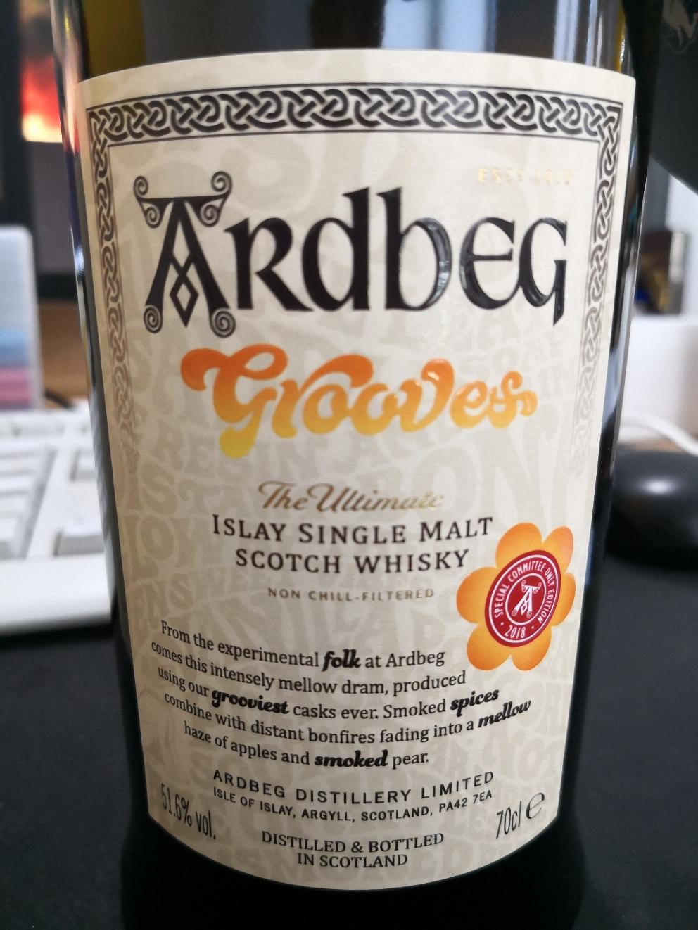 今天还到了期待已久的ardbeg会员版和布纳哈本25