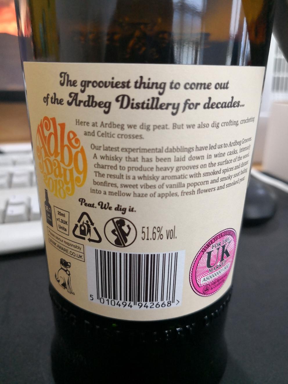 今天还到了期待已久的ardbeg会员版和布纳哈本25