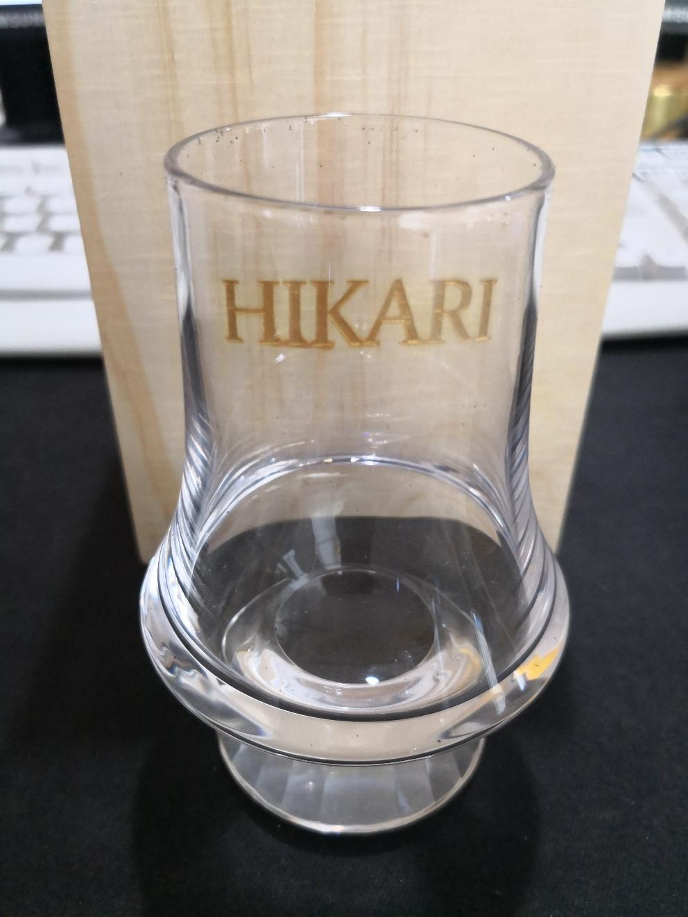 今天还到了期待已久的ardbeg会员版和布纳哈本25