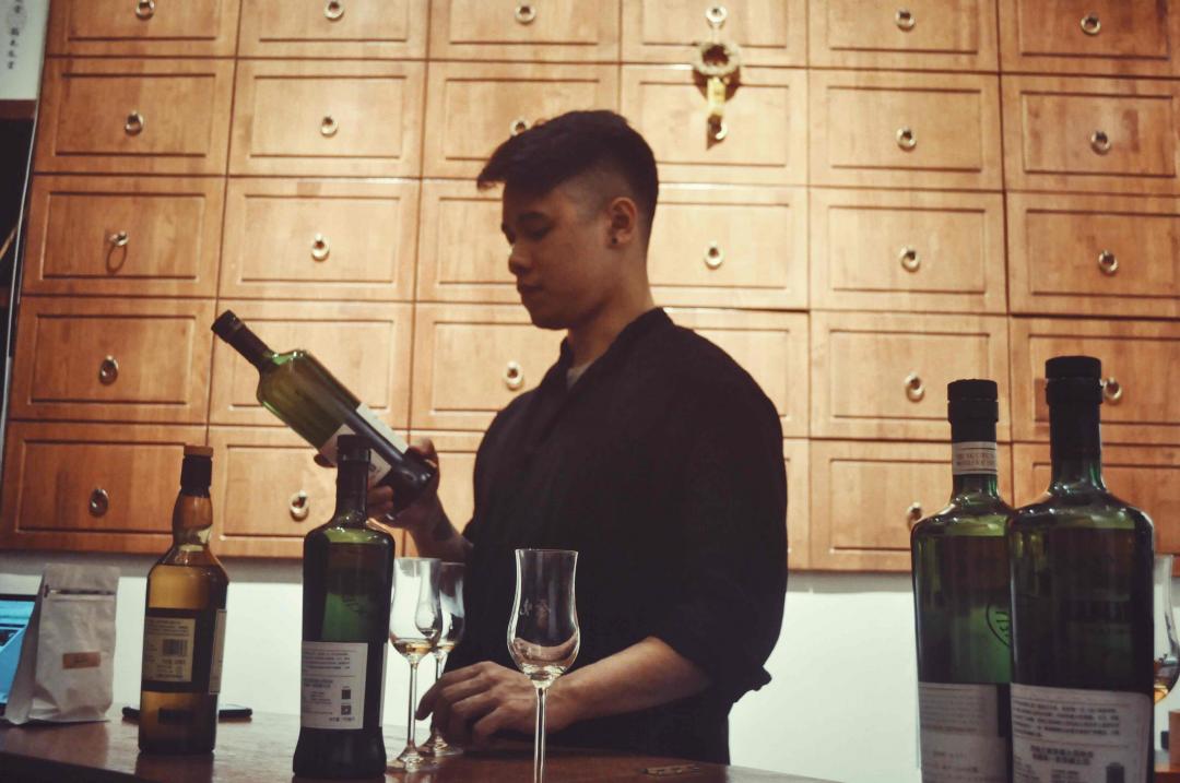 喝酒我们也是很认真的<img src='https://sdata.whiskyworm.com/xcxpics/emoji_21.png' class='emoji' />