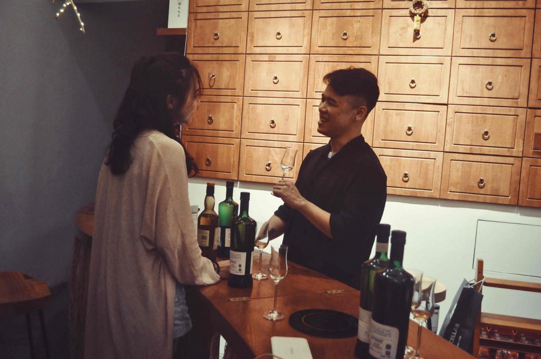 喝酒我们也是很认真的<img src='https://sdata.whiskyworm.com/xcxpics/emoji_21.png' class='emoji' />