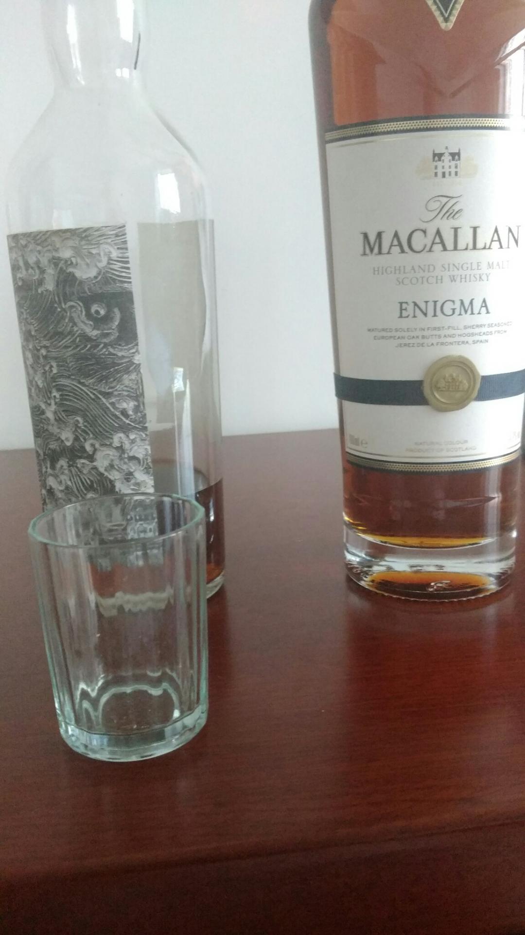 入关培训，偷偷喝一口