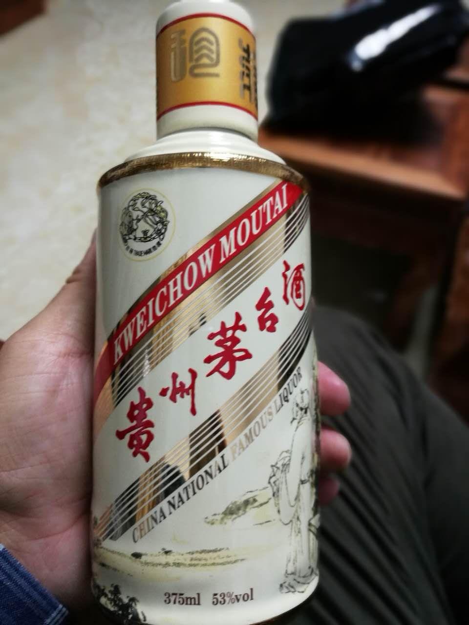 在新加坡机场免税背的