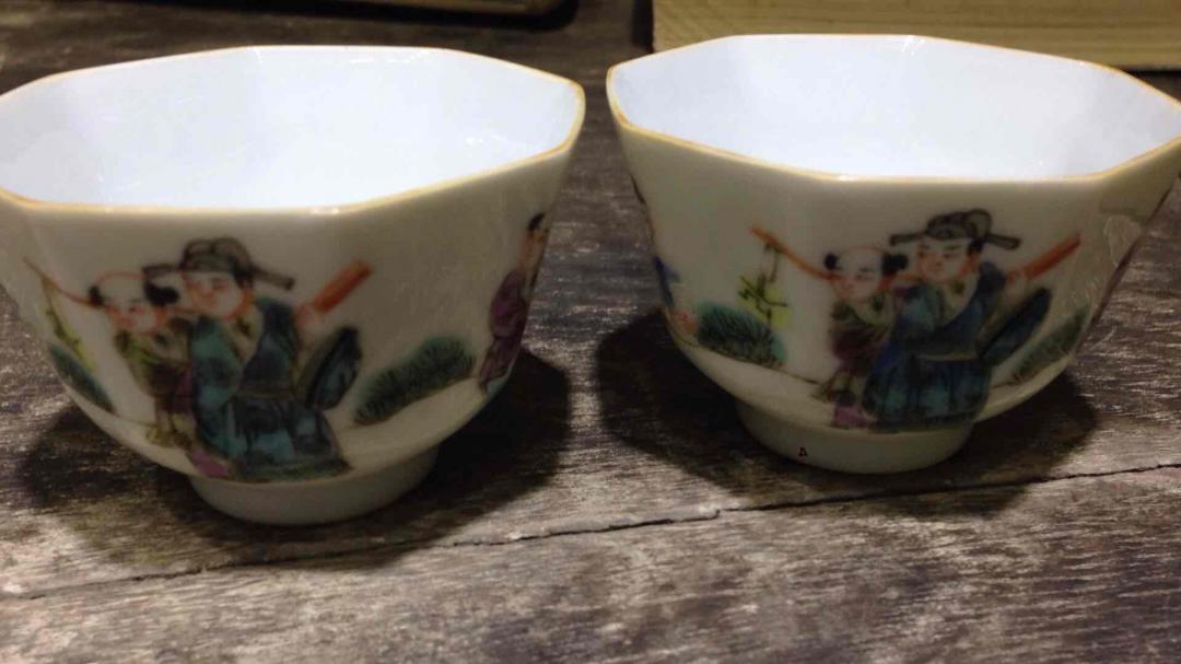 买了个杯子，老板问杯子是干吗的。我说喝酒呀。于是老板送了我一个限量版的分享瓶，感觉哪里不对劲<img src='https://sdata.whiskyworm.com/xcxpics/emoji_54.png' class='emoji' />