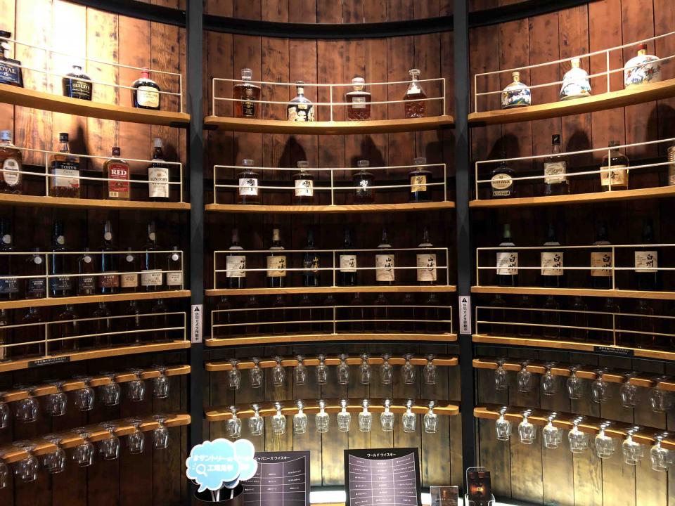 年份酒只有展示,销售的店是买不到年份的酒了