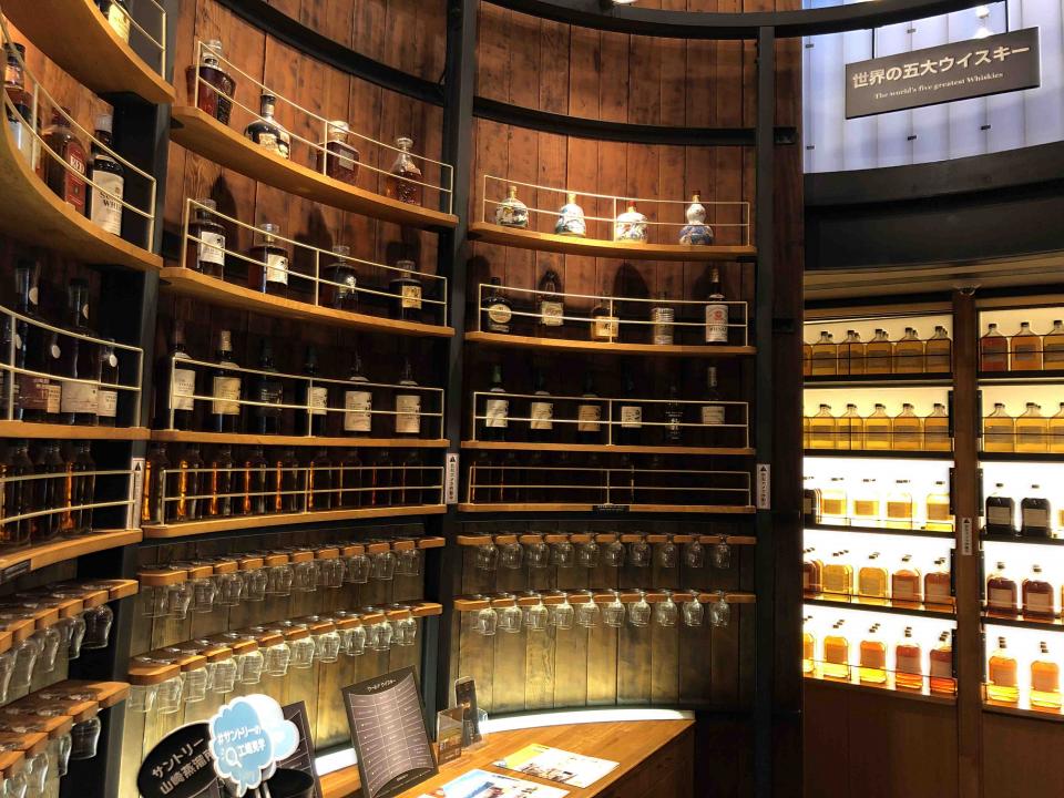年份酒只有展示,销售的店是买不到年份的酒了