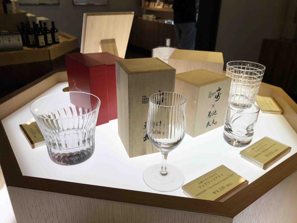 只能买几个杯子了,来一次不能空手,买了10个武夫杯。