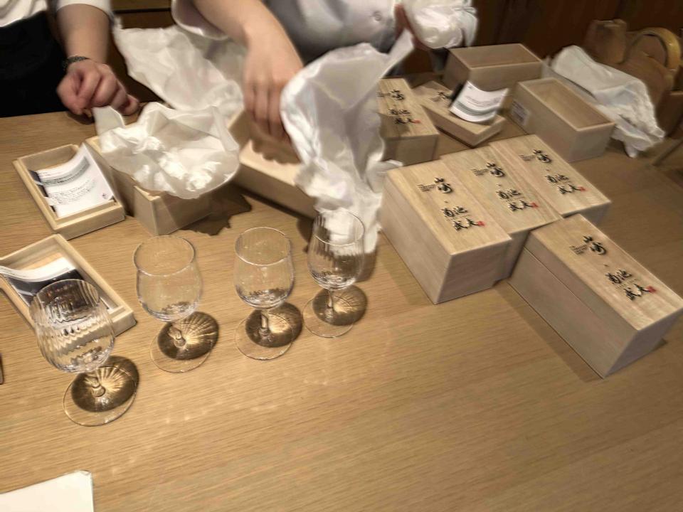 只能买几个杯子了,来一次不能空手,买了10个武夫杯。