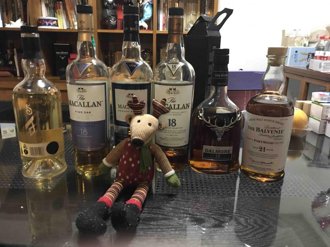 和朋友小酌<img src='https://sdata.whiskyworm.com/xcxpics/emoji_3.png' class='emoji' />新开了dalmore18，balvenie21 port wood ，ardbeg blasda light peat