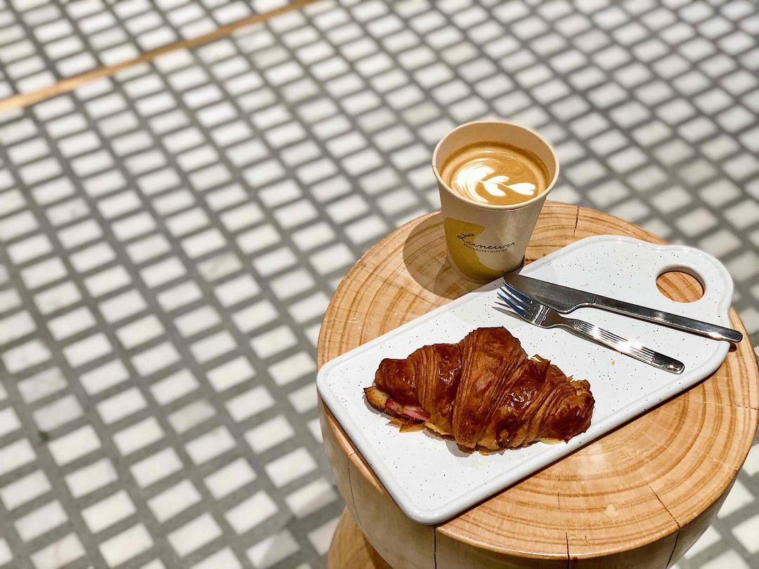 关于分享瓶的问题，昨天喝了前天分享瓶留下的三分之一酒，完全变味了，这正常吗？配图无关。