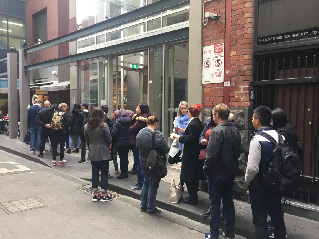 排队，到手，开吃