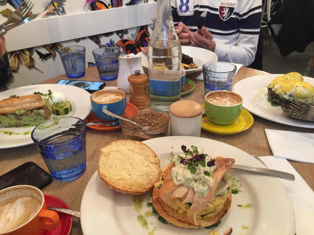 排队，到手，开吃