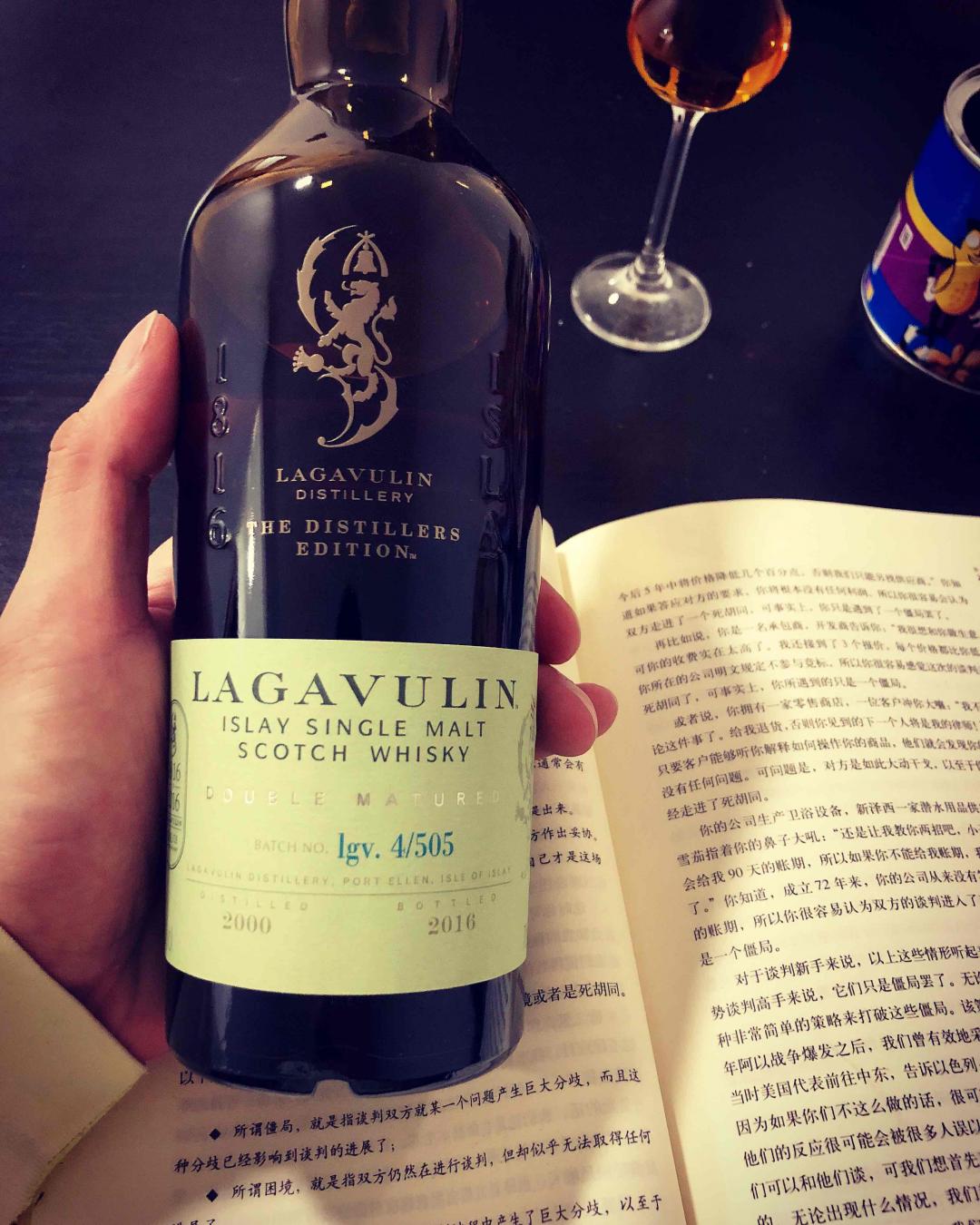 好清晰的泥煤，蜂蜜，甜，巧克力，会留在口腔很久，就是结尾我感觉是苦苦的，加了几滴水以后，淡了一些，但感觉好了，余味还是好长，烟熏，甜，感觉不苦了。