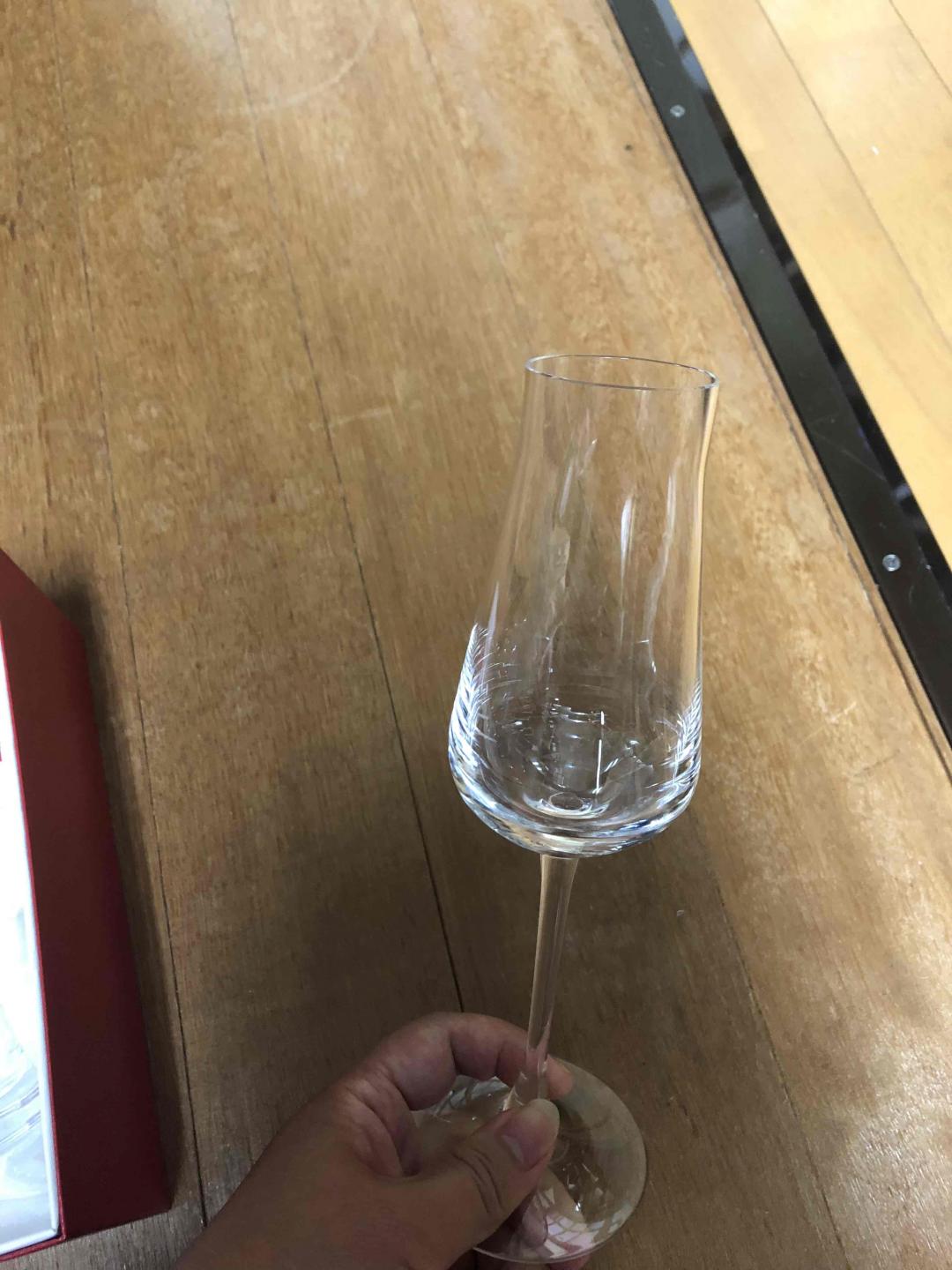 出門買幾個杯子回家喝酒用