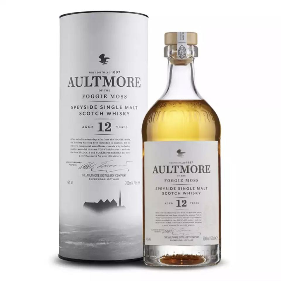 NO.2 欧摩12年 Autmore 12yo欧摩在斯佩塞一直是一个低调的存在,但它的酒款却十分有实力。正如它的酒瓶,干净简单但给人一种隐士高人的气质。欧摩12年Foggie Moss也是一款很适合女士入门单一麦芽威士忌,花香主调,优雅柔美。观色:淡金黄色闻香:清淡,花果香、蜂蜜和香草,柔和的麦芽味口感:细腻甜美,柠檬味道萦绕,温润怡人价格:200(好价)/330(日常)
