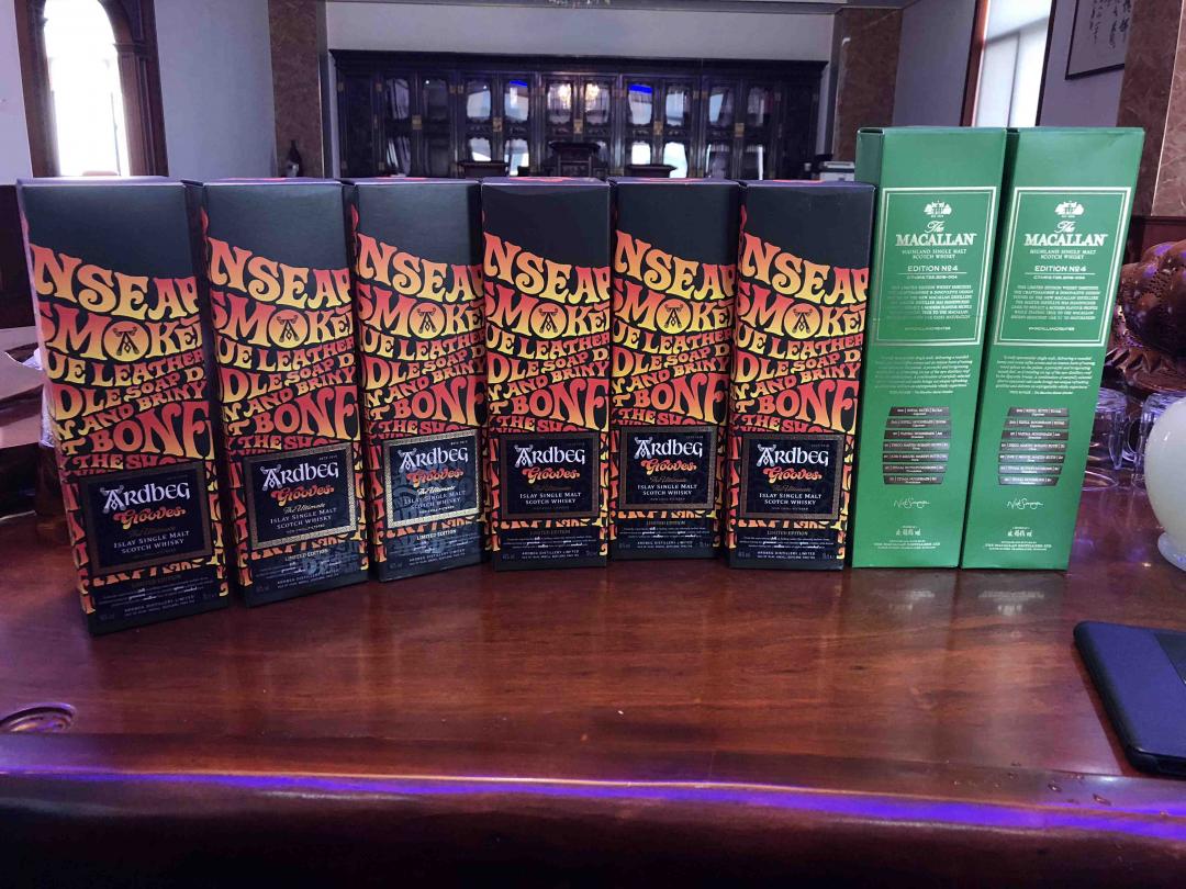 出差回来后收到的口粮酒，还有两个集邮酒