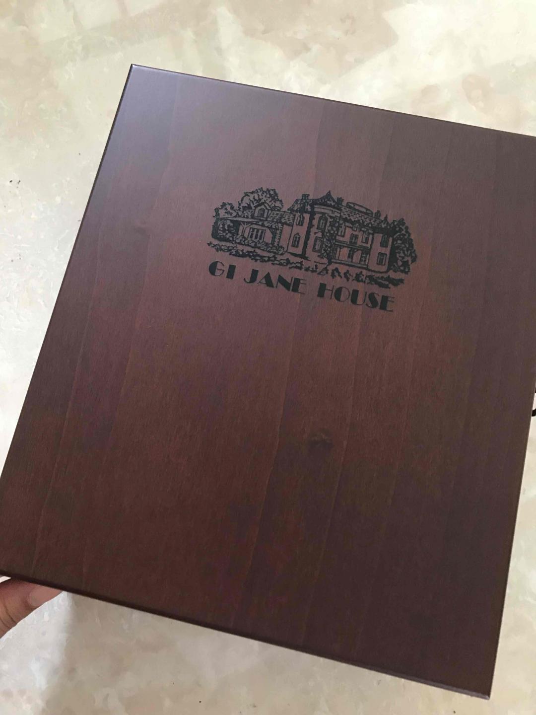 价格好美丽，高地不知名酒厂40年……浓郁的酱油色！可惜只抢到2支